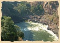 Die mächtigen Victoria Wasserfälle in Simbabwe