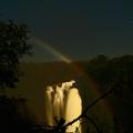 Victoria Fälle bei Nacht - mit lunarem Regenbogen